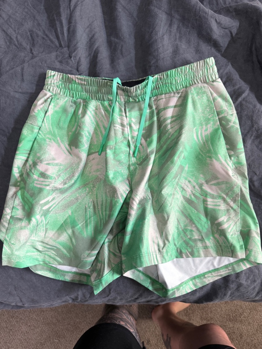 Men's Lululemon Green Tropical Print Athletic Shorts